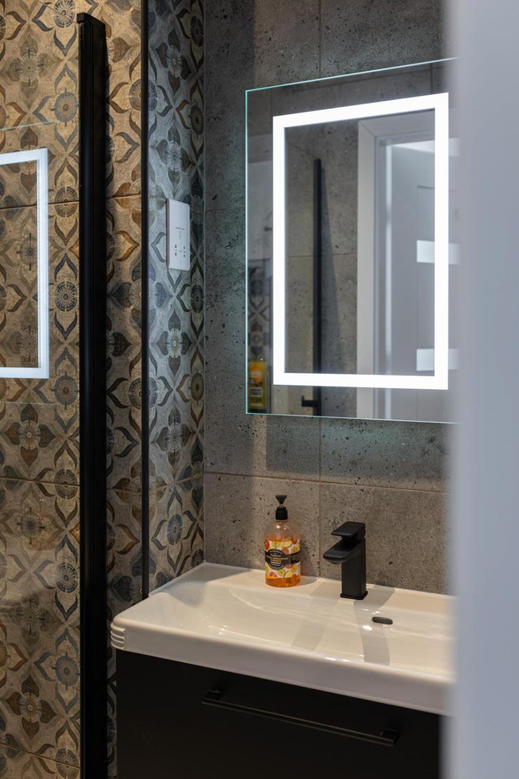 Flatzy - 16 Guests 4 En-Suite Central Apartment A Liverpool Bagian luar foto
